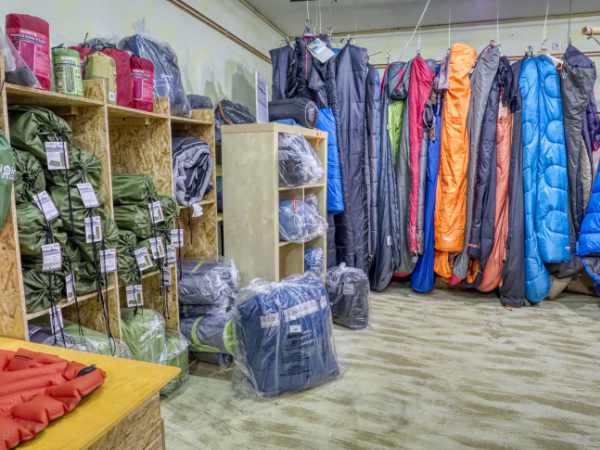 Schlafsäcke Isomatten Tofi Outdoorladen in Sachsenhagen in der Nähe von Hannover Innenansicht