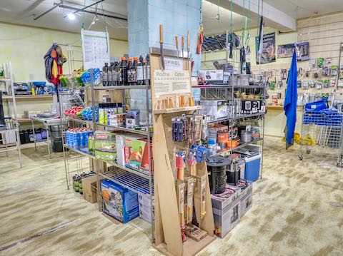 Opinel Taschenmesser, Gaskartuschen und sonstiges Campingzubehör